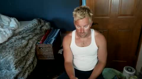 Snapshot of spun_redneck chatting on May 2026 01:00:01 AM Spun Redneck online show from May 2026 01:00:01 AM