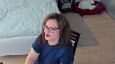 Kim online show from November 2025 09:10:02 AM