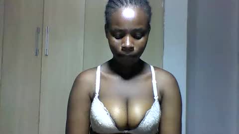 Snapshot of squiter_girlie chatting on October 2025 10:18:01 AM Squiter online show from October 2025 10:18:01 AM