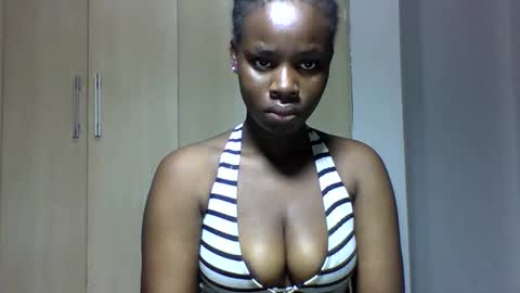 Snapshot of squiter_girlie chatting on October 2025 03:29:02 AM Squiter online show from October 2025 03:29:02 AM