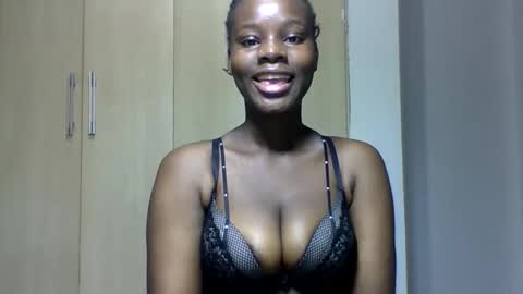 Snapshot of squiter_girlie chatting on November 2025 02:56:02 AM Squiter online show from November 2025 02:56:02 AM