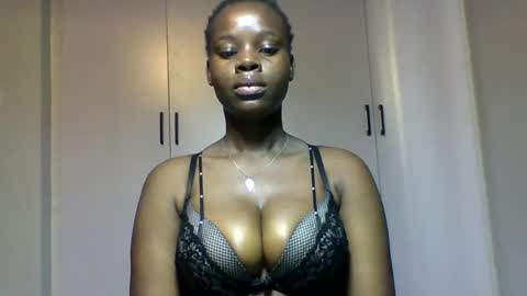 Snapshot of squiter_girlie chatting on November 2025 04:34:02 AM Squiter online show from November 2025 04:34:02 AM