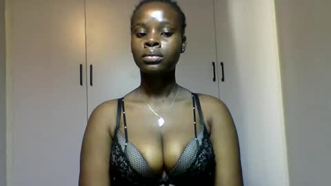 Snapshot of squiter_girlie chatting on November 2025 05:41:01 AM Squiter online show from November 2025 05:41:01 AM