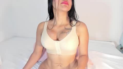 caroline massari online show from November 2025 04:38:02 PM