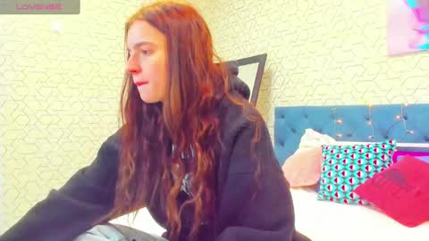 Stacey GMT5 Mo Tu We Th Fr Sa 3am -10am online show from December 2024 01:25:01 AM