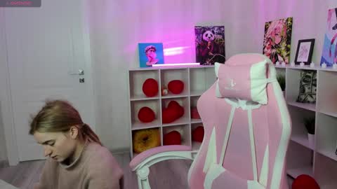 Stacey GMT5 Mo Tu We Th Fr Sa 3am -10am online show from March 2025 01:03:02 AM