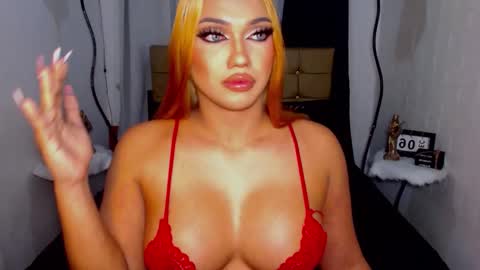 DomStacey online show from December 2024 03:44:01 PM