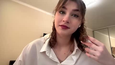 Elli online show from February 2026 08:18:02 AM