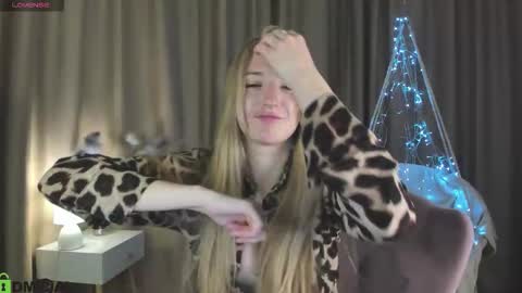 Stacy Mon Tue Wed Thu Fri Sun GMT GMT 3 1000am - 0400pm  online show from October 2025 08:55:02 AM