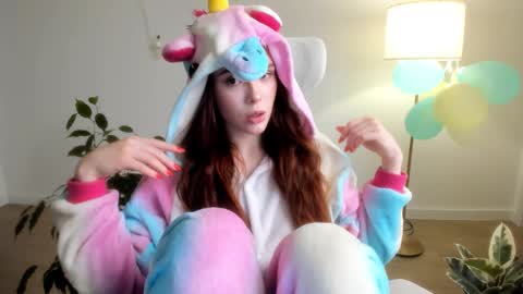 Snapshot of stacyluxxe chatting on December 2025 05:09:01 PM Stacy online show from December 2025 05:09:01 PM