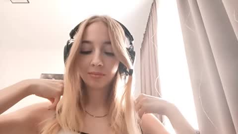 Snapshot of stacyscholle chatting on February 2026 06:09:02 AM Mila online show from February 2026 06:09:02 AM