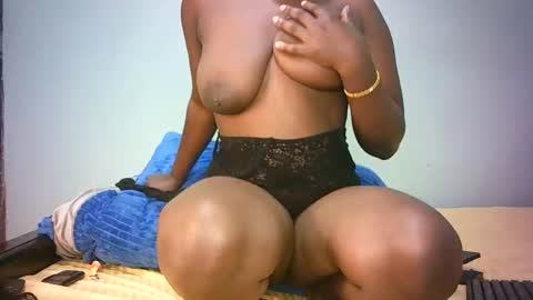 Snapshot of stacyweet chatting on December 2025 08:05:02 PM Stacysweet chocolate online show from December 2025 08:05:02 PM