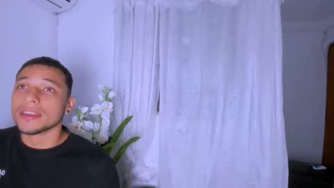 stan_blu online show from November 2025 08:45:01 AM