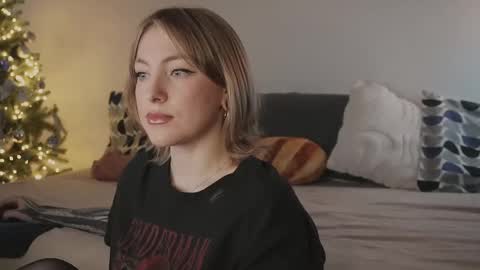 Kristina online show from December 2025 02:45:02 PM