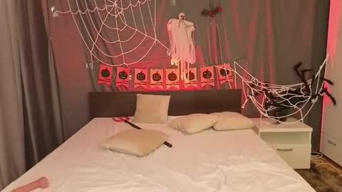 Madison online show from October 2025 09:53:02 PM