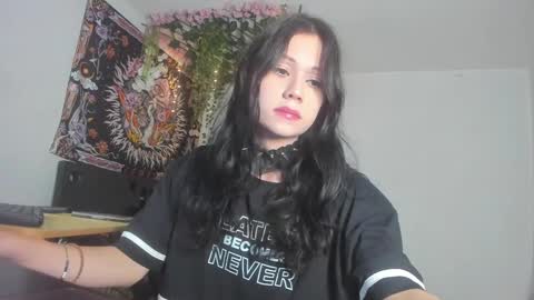 starmoonly online show from February 2025 11:58:02 PM