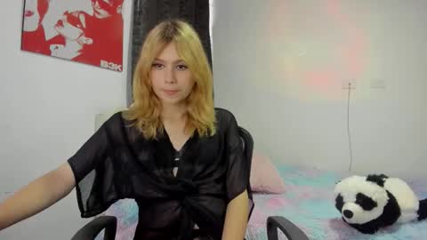 starmoonly online show from November 2025 10:25:02 PM