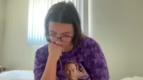 Snapshot of starqueenieee chatting on October 2025 05:21:02 PM starqueenieee online show from October 2025 05:21:02 PM