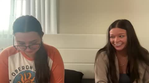 Snapshot of starqueenieee chatting on October 2025 10:21:01 PM starqueenieee online show from October 2025 10:21:01 PM