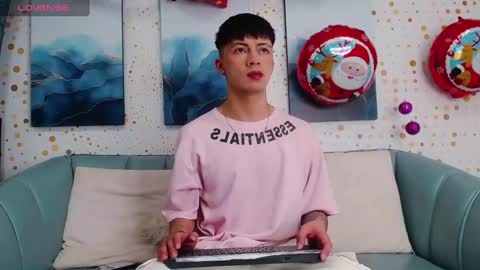 Snapshot of steev_novoa chatting on December 2024 05:23:01 AM Steev online show from December 2024 05:23:01 AM