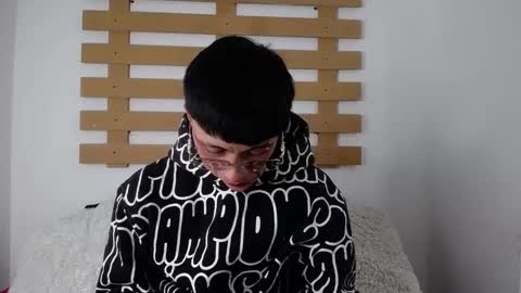 Snapshot of steev_novoa chatting on January 2025 03:27:02 AM Steev online show from January 2025 03:27:02 AM