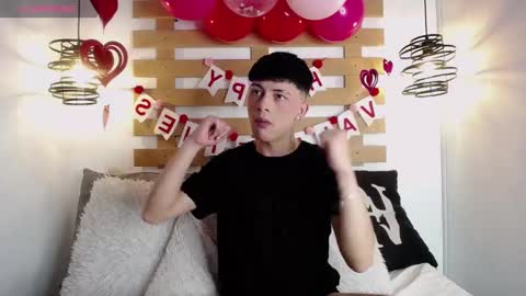 Snapshot of steev_novoa chatting on February 2025 04:36:02 AM Steev online show from February 2025 04:36:02 AM