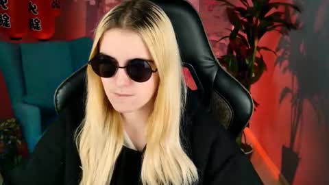 stef_nicks online show from October 2025 06:12:01 AM