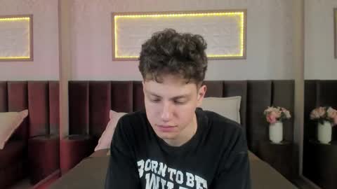 Esrefan online show from March 2026 09:12:01 PM