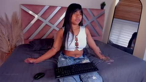 Stefanny  online show from April 2026 01:00:02 PM