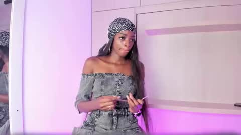 stefannyevans_ online show from March 2026 01:18:01 PM