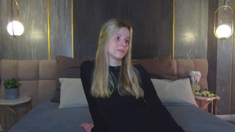 Stefie online show from April 2026 07:09:02 AM