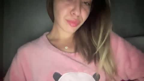 stefy_glow online show from November 2025 09:25:02 PM