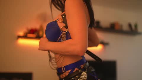 Stella online show from December 2024 12:00:02 PM