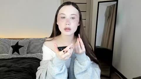 stella_sunny online show from March 2026 04:25:01 PM