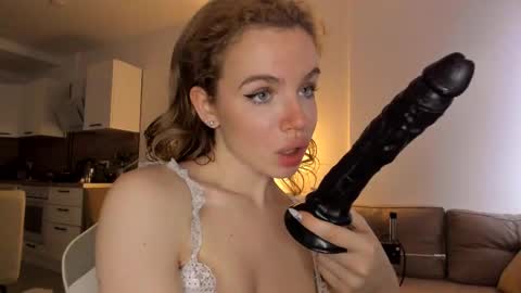 Asella online show from October 2025 10:06:01 AM