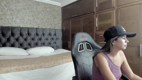 Estella online show from January 2025 11:55:01 PM