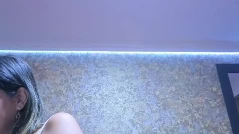 Estella online show from December 2025 10:39:02 PM