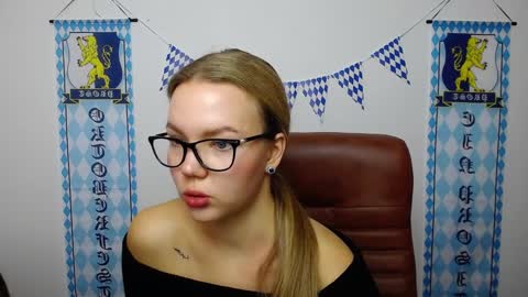 stellalights online show from October 2025 08:01:01 AM