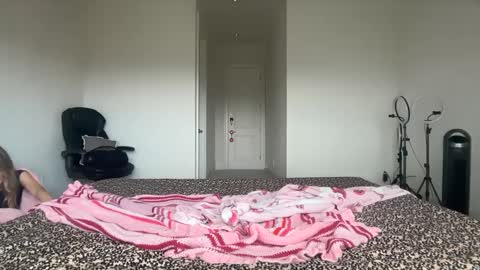 stellapearl online show from September 2025 03:11:01 PM