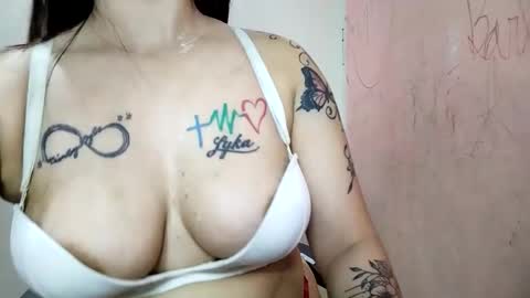 Snapshot of stellapearlx chatting on June 2026 01:27:01 AM Stellapearlx online show from June 2026 01:27:01 AM