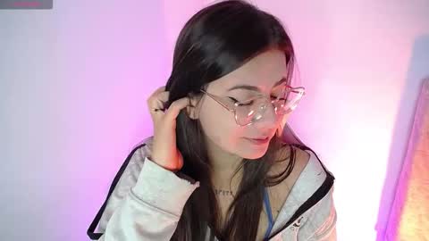 Emma online show from September 2025 07:01:01 AM