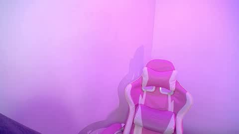 Emma online show from November 2025 03:27:01 AM