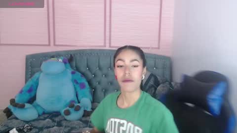 Stephania online show from February 2025 10:37:02 AM