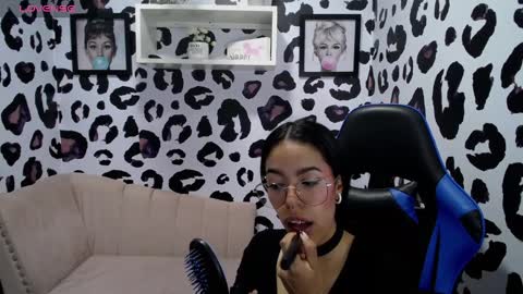 Stephania online show from February 2025 11:54:01 AM