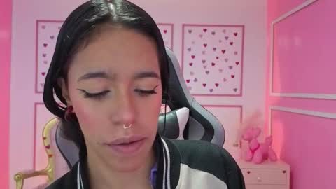 Stephania online show from October 2025 11:38:02 AM