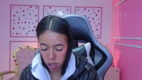 Stephania online show from October 2025 11:43:01 AM