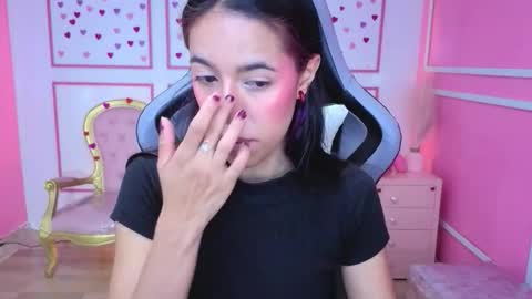 Stephania online show from December 2025 11:50:01 AM