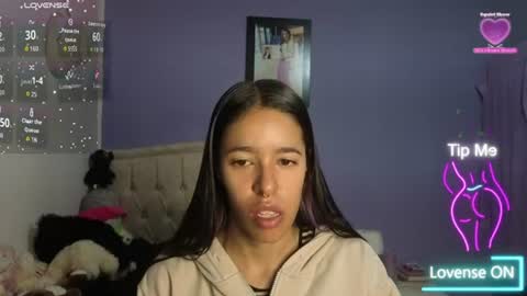 Snapshot of stephania_t chatting on July 2026 02:01:02 PM Stephania online show from July 2026 02:01:02 PM