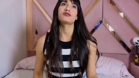 Snapshot of stephany_grand chatting on November 2025 05:48:02 PM stephany_grand online show from November 2025 05:48:02 PM