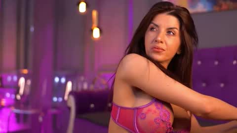 Steph online show from November 2025 08:03:01 AM